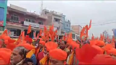 डुमरा: अयोध्या राम जन्म भूमि आंदोलन में बलिदान देने वाले कार सेवकों के सम्मान में पुनौरा धाम से निकला शौर्य परिक्रमा यात्रा