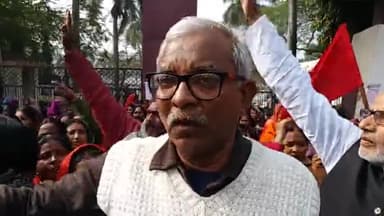 समस्तीपुर: समाहरणालय के सामने 11 सूत्री मांगों को लेकर रसोइया संघ के द्वारा किया गया प्रदर्शन