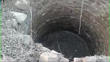 अजयगढ़: गहलोत पुरवा में करीब 12 फिट अजगर का कुएं से स्नेक सेवर ने किया रेस्क्यू, फॉरेस्ट सेंचुरी में विचरण के लिए छोड़ा गया अजगर