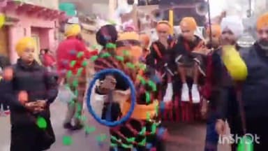 आगरा: माईथान गुरुद्वारे से गुरु गोविंद सिंह प्रकाश पर्व के उपलक्ष्य में निकाला गया विशाल नगर कीर्तन,किया युद्ध कला का प्रदर्शन