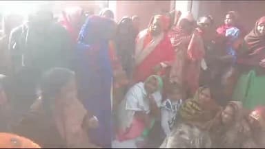 करछना: हथिगन गांव में मृतक किशोर के परिजनों से सांसद रीता जोशी ने मुलाकात कर दिया सांत्वना- कहा होगी कड़ी कार्यवाही