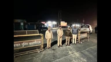 इकौना: अयोध्या में होने वाले प्राण प्रतिष्ठा कार्यक्रम को लेकर CO इकौना ने मोहनीपुर पर संदिग्ध वाहनों व व्यक्तियों को किया चेक