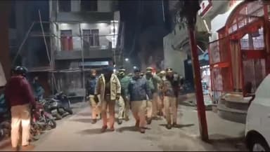कन्नौज: राम मंदिर प्राण-प्रतिष्ठा और गणतंत्र दिवस को लेकर शहर में देर रात्रि एसपी और सीओ ने की पैदल गश्त