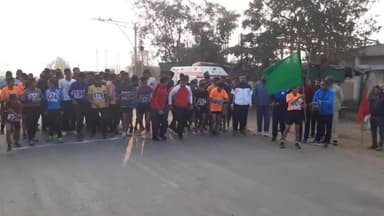 मंदसौर: मंदसौर के एमआईटी चौराहा से मिनी मैराथन दौड़ का हुआ आयोजन, सपना और लोकेंद्र सिंह शक्तावत बने विजेता