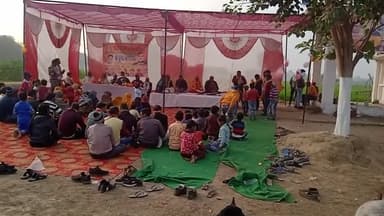 खेड़ा महाराजपुर बगिया मे आदरणीय शिव प्रताप राजपूत  को सम्मानित करते ग्रामवासी