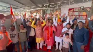 अजमेर: विधानसभा अध्यक्ष वासुदेव देवनानी ने आज घाटी वाले बालाजी के मंदिर में तमाम कार्यकर्ताओं के साथ LEDपर देखा अयोध्या का लाइव