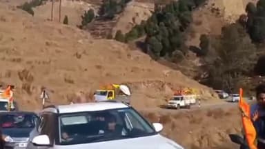 थलीसैंण: चौथान पट्टी वासियों ने उफरैंखाल से बिनसर तक निकाली रैली, ग्रामीणों ने फूल बरसा कर स्वागत किया