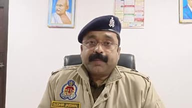 शाहजहांपुर: चौक कोतवाली क्षेत्र के बंगला सरोदी में बस पर ईटे फेंकी, चालक से हुआ था विवाद, एसपी सिटी सुधीर जायसवाल ने दी जानकारी