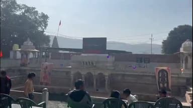 चित्तौड़गढ़: लक्ष्मी नाथ मंदिर परिसर के कुंड पर राम मंदिर प्राण प्रतिष्ठा कार्यक्रम का लाइव प्रसारण कार्यक्रम आयोजित