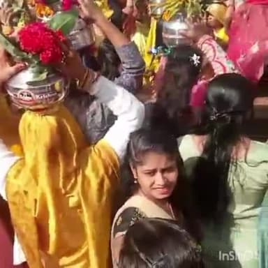 पिछोर: अयोध्या में रामलला प्राण प्रतिष्ठा के उपलक्ष में ग्राम बीरा में डीजे एवं बैंड बाजे के साथ भव्य शोभा कलश यात्रा निकाली गई