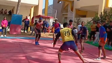 कांके: रांची के मोरहाबादी स्थित फुटबॉल स्टेडियम में झारखंड कबड्डी प्रीमियर लीग को लेकर खिलाड़ियों का किया गया चयन