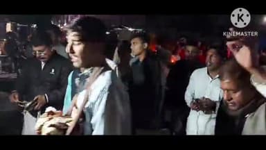 खुरई: श्री रामलला की प्राण प्रतिष्ठा को लेकर रात को श्री चैतन्य संकीर्तन की महिलाओं ने निकाली कलश यात्रा,झंडा चौक पर जलाए दीपक