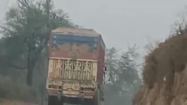 करछना: यमुनापार क्षेत्र में NGT के नियमों को तोड़कर अवैध तरीके से खनन करने एवं ओवरलोड परिवहन करने का वीडियो हो रहा वायरल