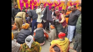 इकौना: इकौना ब्लॉक क्षेत्र के सीताद्वार मंदिर पर बीजेपी विधायक ने जरूरत मंद लोगो मे बांटे कम्बल