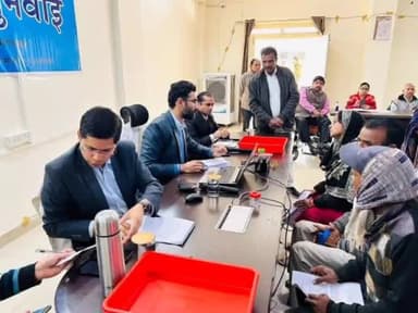 बमोरी: गुना कलेक्टर द्वारा जनसुनवाई में आये आवेदकों से व्यक्तिगत रूप से चर्चा कर, अधिकारियों को दिए निराकरण के निर्देश