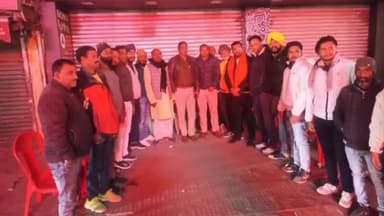 कांके: रांची के मेन रोड स्थित एकरा मस्जिद के पास देर रात तक डटे रहे पुलिसकर्मी, सिविल सोसाइटी के सदस्य भी रहे मौजूद