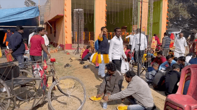 राम मंदिर प्राण प्रतिष्ठा के अवसर पर निरसा के लखीमाता कोलियरी प्रांगण स्थित दुर्गा मंदिर कमिटी के द्वारा पूजा पाठ के साथ प्रसाद भी वितरण किया गया