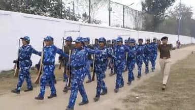 सासाराम: गणतंत्र दिवस को लेकर सासाराम की न्यू स्टेडियम फजलगंज में पुलिस के द्वारा परेड का किया गया पूर्व अभ्यास।