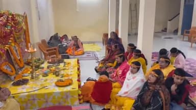 गुरुआ: अग्रवाल समाज के महिला पुरषो ने किया राम लला की प्राण प्रतिष्ठा पर दिप पर्वजलि।