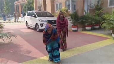 कन्नौज: देवकली रिजगीर निवासी वृद्धा ने डीएम दफ्तर में लगाई गुहार, कहा-ठंड से बचाव को मिले कंबल और पीएम आवास योजना का लाभ