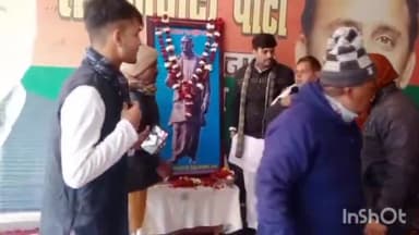 आगरा: फतेहाबाद रोड स्थित सपा कार्यलय पर मनायी गयी बिहार के पूर्व मुख्यमंत्री कर्पूरी ठाकुर की 100वीं जयंती,किया मिष्ठान वितरण