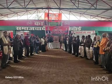 हरदोई: सपा कार्यालय पर पूर्व सीएम स्वर्गीय कर्पूरी ठाकुर की 100वी जयंती मनाई गई,जिलाध्यक्ष बोले-सामाजिक न्याय के प्रणेता थे