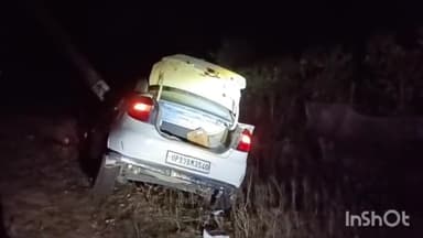 दिगौड़ा में तेज रफ्तार कार अनियंत्रित होकर बिजली के खंभे से टकराई, युवक गंभीर रूप से घायल, एंबुलेंस ने भेजा जिला अस्पताल।