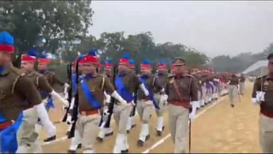 कन्नौज: शहर के पुलिस लाइन मैदान में हुआ परेड का रिहर्सल, एसपी अमित कुमार आनंद रहे मौजूद।