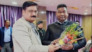 कांके: बिरसा चौक स्थित एक होटल में श्रम मंत्री ने विभिन्न क्षेत्रों में बेहतर काम करने वालों को किया सम्मानित