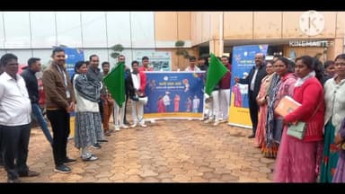 महासमुंद: ज़िला पंचायत परिसर से "कुपोषण मुक्ति जागरूकता कार्यक्रम" को मुख्य कार्यपालन अधिकारी ने हरी झंडी दिखाकर किया रवाना