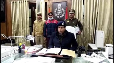 इटावा: रुद्रपुर चौराहे के पास से पुलिस ने एक तमंचा और दो जिंदा कारतूस के साथ एक अंतरजनपदीय चोर को किया गिरफ्तार