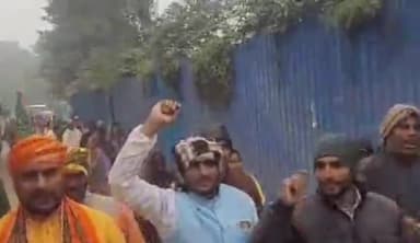 करपी: करपी से भाजपा कार्यकर्ताओं ने जननायक कर्पूरी ठाकुर के जंयती पर पहुंचे पटना