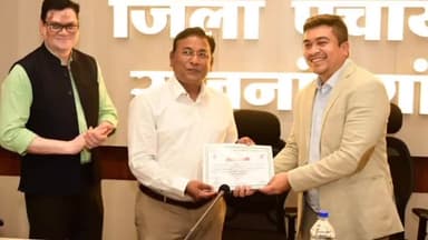 राजनांदगांव: राजनांदगांव जिला पंचायत सभाकक्ष में विधानसभा निर्वाचन के दौरान उत्कृष्ट कार्य करने वाले अधिकारी व कर्मचारी हुए सम्मानित