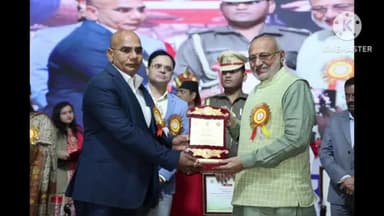 महुआडांड़: राष्ट्रीय मतदाता दिवस पर उत्कृष्ट प्रदर्शन करने को लेकर महुआडाड़ एसडीएम राज्य के महामहिम राज्यपाल के हाथों हुए सम्मानित