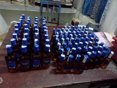 राघोपुर: राघोपुर थाना की पुलिस ने जगदीशपुर गांव से 102 बोतल अंग्रेजी शराब एवं एक मोटरसाइकिल किया बरामद