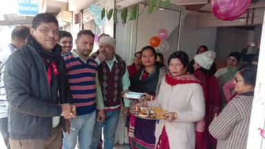 रायपुर रानी: त्रिलोकपुर चौक रायपुररानी में अंत्योदय आहार योजना के तहत कैंटीन का शुभारंभ किया गया, श्रम विभाग के सहायक निदेशक पहुंचे