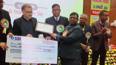 बाजपट्टी: मतदाता दिवस के अवसर पर बजपट्टी के बीडीओ को पटना में  किया गया सम्मानित