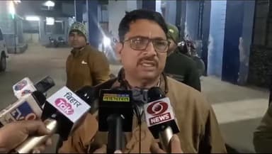 समस्तीपुर: कर्पूरीग्राम रेलवे स्टेशन पर यात्री से लूटपाट कर मारी गोली,ASP संजय कुमार पाण्डेय यात्री से पूछताछ को लेकर पहुंचे सदर