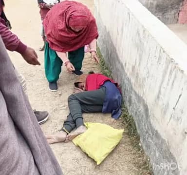 डुमरी कटसरी: राजकीय मध्य विद्यालय रामपुर केशो में ठंड के कारण छात्रा बेहोश, प्राथमिक उपचार जारी