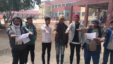 करपी: 10+2 उच्च विद्यालय किंजर में मतदाता जागरूकता दिवस के अवसर पर मतदाताओं को दिलाई गई शपथ