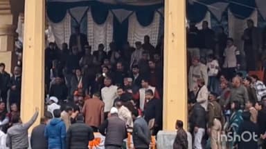 मंडी: शहर के सेरी मंच पर गणतंत्र दिवस समारोह में उद्योग मंत्री के सामने कुर्सी को लेकर पूर्व मंत्री व पार्षदों में हुआ संग्राम