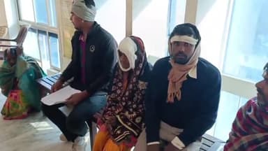 बरौली: झझवा गांव में भूमि विवाद को लेकर हुई मारपीट की घटना में मां बेटा जख्मी, इलाज के लिए बरौली अस्पताल में कराया गया भर्ती।