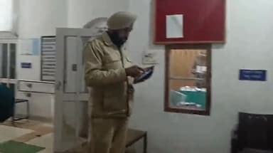 कालका: गणतंत्र दिवस के मौके पर शराब बेचने वाले को पुलिस ने धर्मपुर मोड़ कालका से  पकड़ा, मामला दर्ज