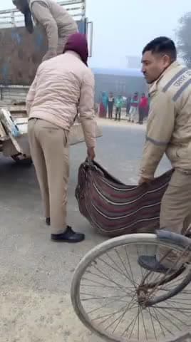 अल्लाहगंज थाना क्षेत्र के अन्तर्गत ग्राम सुगसगी के पास भीषण एक्सीडेंट में करीब एक दर्जन लोगों की हुई मौत।