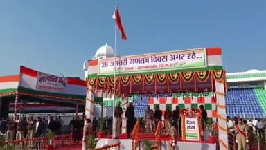 राजनांदगांव: दिग्विजय स्टेडियम में पूर्व मंत्री व रायपुर पश्चिम विधायक राजेश मूणत ने गणतंत्र दिवस के अवसर पर किया ध्वजारोहण