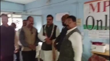 कुरवाई :— सागर संसदीय क्षेत्र से अनुसूचित जाति को छोड़कर सभी जातियों के व्यक्तियों को कांग्रेस ने टिकट दिया और बह लाखों के अंतर से हारे बोहत ने भी अपनी दावेदारी पेश की ।