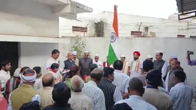 राजनांदगांव: शहर के जय स्तंभ चौक स्थित कांग्रेस कार्यालय में किया गया ध्वजारोहण कांग्रेस कार्यकर्ता पदाधिकारी रहे मौजूद