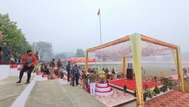 कन्नौज: शहर के पुलिस लाइन मैदान में जिला प्रभारी मंत्री रजनी तिवारी ने फहराया तिरंगा