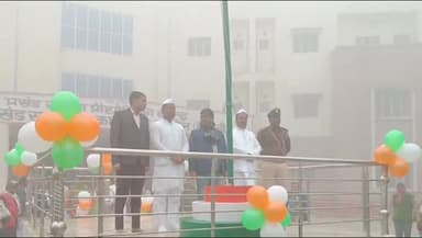 गोरौल: 75 वां गणतंत्र दिवस के अवसर पर गोरौल प्रखंड मुख्यालय पर प्रखंड प्रमुख मुन्ना कुमार ने झंडा तोलन किया