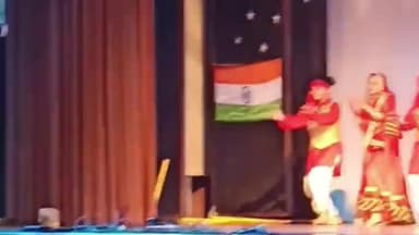 करनाल: निफा की ओर से मंगल सेन ऑडिटोरियम में गणतंत्र दिवस के उपलक्ष में रात को किया गया देश भक्ति  कार्यक्रम का आयोजन